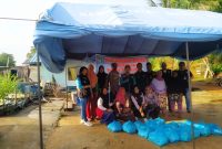 Yayasan Barisan Indonesia Peduli (BIP) bersama Anak Rantau Minang (ARM), Rang Mudo Tanah Datar, Sahabat Tanjung Uma, dan Dewan Pimpinan Daerah (DPD) Komite Nasional Pemuda Indonesia (KNPI) Provinsi Kepulauan Riau (Kepri) memberikan bantuan korban bencana puting beliung di kecamatan Sagulung. Foto: Istimewa