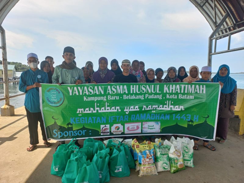 Yayasan Asma Husnul Khatimah Bagikan Sembako di 3 Pulau di Kecamatan Belakangpadang. Foto: Istimewa
