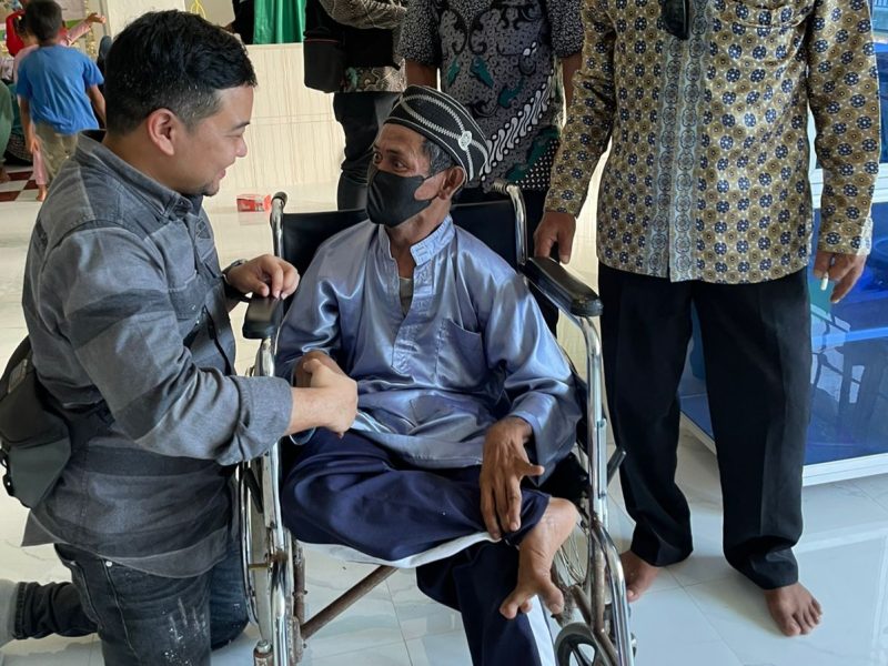 Zudy Fardy, bercengkrama dengan warga. Foto: Istimewa