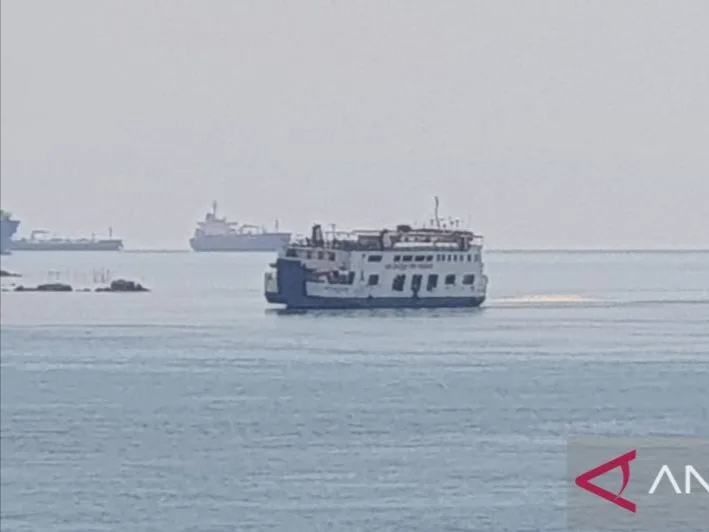 kapal Roro KMP Tanjung Burang rute Pelabuhan Tanjung Punggur, Kota Batam-Pelabuhan Tanjunguban. Foto: ANTARA