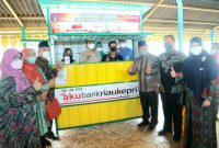 Gubernur Provinsi Kepulauan Riau (Kepri) melaunching QR Code Indonesian Standard (QRIS) Bank Riau Kepri sebagai alat pembayaran digital di pulau Penyengat, di Masjid Raya Sultan Riau Penyengat, kota Tanjungpinang, Kepri, Sabtu (9/4/2022). Foto: Istimewa
