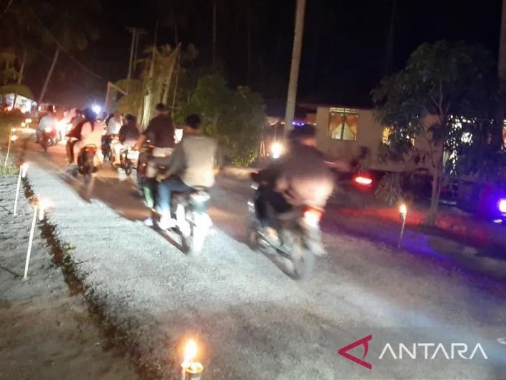 Takbiran di Karimun Dimeriahkan Pawai Keliling dan Lampu Colok. Foto: ANTARA