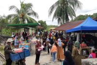 Ribuan Pengunjung Padati Pesta Pantai Lebaran di Batu Limau-Karimun. Foto: ANTARA