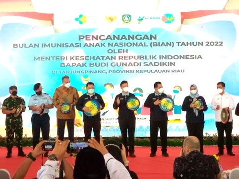 Pencanangan imunisasi bertaraf nasional ini, resmi dilakukan Menteri Kesehatan (Menkes) Republik Indonesia (RI), Budi Gunadi Sadikin, di gedung daerah, tepi laut, kota Tanjungpinang, Kepri. Foto: Istimewa
