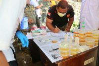 Cegah ASN Konsumsi Narkoba, Anggota Satpol PP Tanjungpinang Jalani Tes Urine. Foto: Istimewa