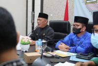 Wakil Wali Kota Tanjungpinang Endang Abdullah membuka rapat Tim Pengendalian Inflasi Daerah (TPID) Kota Tanjungpinang, di ruang rapat Engku Putri Raja Hamidah, kantor wali kota Tanjungpinang. Foto: Istimewa