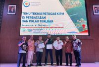 Kementerian Kelautan dan Perikanan melalui Badan Karantina Ikan, Pengendalian
Mutu, dan Keamanan Hasil Perikanan Batam berikan apresiasi dan penghargaan kepada Bea Cukai Batam atas kontribusi dan peran Bea Cukai dalam penegakan hukum di bidang kelautan dan perikanan. Foto: Dok. Humas BC Batam