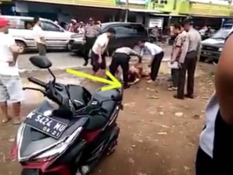 Pasangan Gay Kepergok Gancet di Pinggir Jalan. Foto: Istimewa