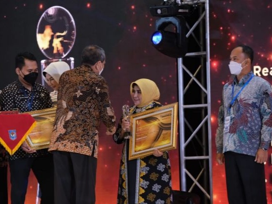 Pemko Tanjungpinang Raih Penghargaan Realisasi Pendapatan Daerah Tertinggi. Foto: Istimewa