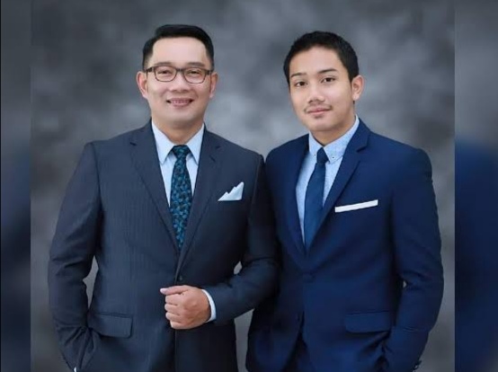 Emmeril Kahn bersama Ridwan Kamil. Foto: Instagram @qaka.attamimi