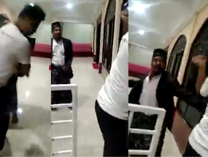 Pelaku saat memukul marbot penyandang disabilitas di Masjid Al-Kautsar Tiban Kampung. Foto: Tangkapan Layar