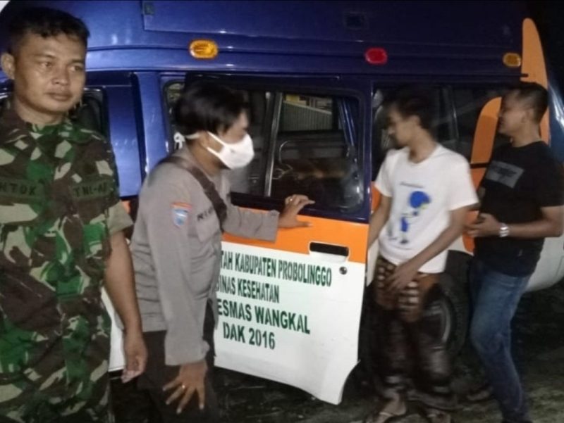 Pria bernama Nanang Zainuddin yang mengaku sebagai nabi dibawa ke RSJ Lawang yang ternyata mengalami gangguan jiwa. Foto: Humas Polda Jatim.