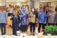Wali Kota Tanjungpinang Rahma membuka kegiatan sosialisasi implementasi perizinan berusaha dan pengawasan perizinan berusaha berbasis resiko yang digelar di hotel Nite And Day Tanjungpinang, Kepri, Senin (20/6/2022). Foto: Istimewa