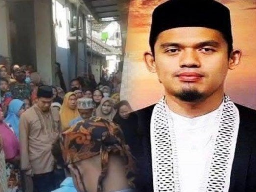 Kolase Buya Arrazy dan suasana duka, sang anak kedua yang tewas tertembak setelah bermain pistol pengawal dengan sang kakak. Foto: TRIBUNNEWS 