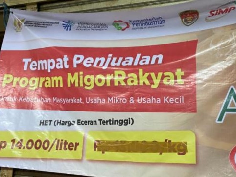Pemerintah terus menggenjot pendistribusian minyak goreng curah rakyat (MGCR), salah satunya mengajak para pengecer untuk menjadi pengecer resmi. Foto: OKEZONE 