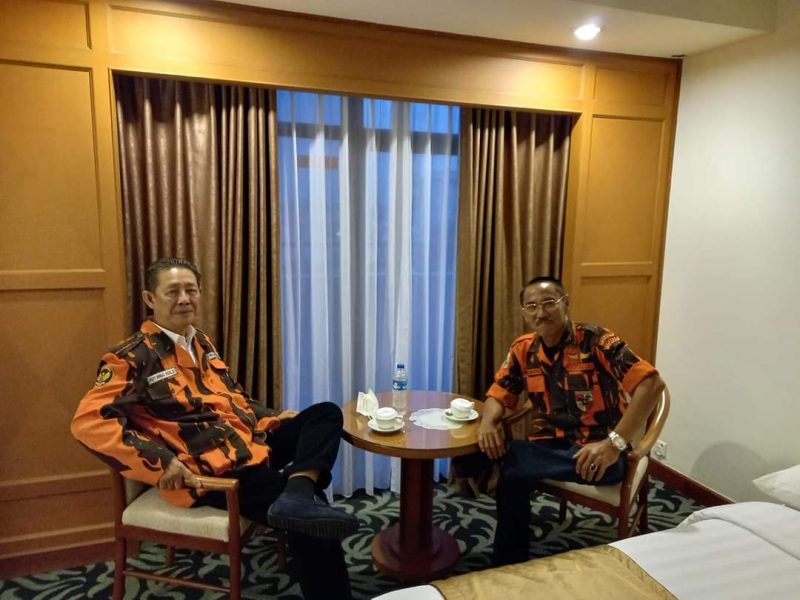 Andi Anhar Chalid, tokoh pendiri Pemuda Pancasila di Kepri (kiri). Foto: Istimewa 