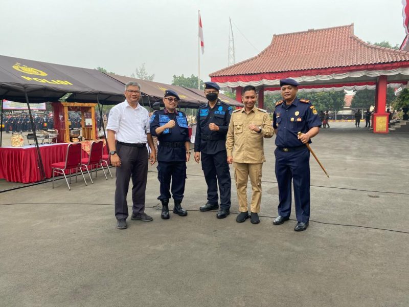 Wakil bupati Kabupaten Lingga dan juga ketua DPP KNPI Bidang Kelautan dan Perikanan Neko Wesha Pawelloy saat berkunjung ke Puslat Brimob di Bogor. Foto: Istimewa 