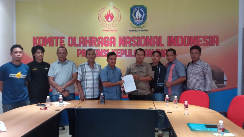 Pengurus Provinsi Federasi Panjat Tebing Indonesia (FPTI) Kepulauan Riau melakukan kunjungan resmi ke Kantor KONI Kepri di Kompleks Ruko Dermaga Culinary Paradise Sukajadi, Batam, Rabu (24/8/2022) siang. Foto: INIKEPRI.COM 