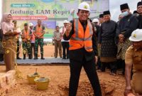 Gubernur Ansar Letakkan Batu Pertama Pembangunan Gedung LAM Kepri. Foto: Diskominfo Kepri 