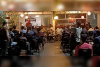 Pertemuan antar warga RT/RW 01/017 kelurahan Sadai, Bengkong, dengan perangkat lurah dan camat bersama anggota DPRD kota Batam Harmidi Husein & Lik Khai. Foto: INIKEPRI.COM 