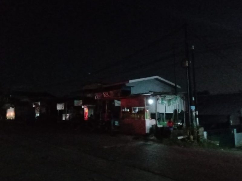 Lebih dari 6 Jam Listrik Padam, Warga Bengkong Keluhkan Layanan Bright PLN Batam. Foto: INIKEPRI.COM