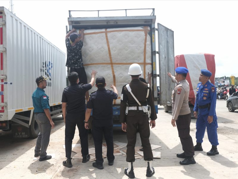 Gencarkan Sinergi Pengawasan, Bea Cukai Batam bersama TNI, Polri dan ASDP Gelar Operasi Bersama di Pelabuhan Roro Telaga Punggur. Foto: Humas BC Baram