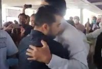 Mantan Gubernur Kepri Nurdin Basirun tiba di Bandara Hang Nadim Batam, disambut Wan El Kenz. Foto: Istimewa 