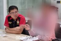 video di channel youtube QUOTIENT TV. narasumber bersama Alvin Lim dari LQ Indonesia Lawfirm pada Video itu menyampaikan modus setoran-setoran dari bandar Judi Online ke Polda yang disebutnya Rp250 juta per minggu. Foto: Tangkapan Layar