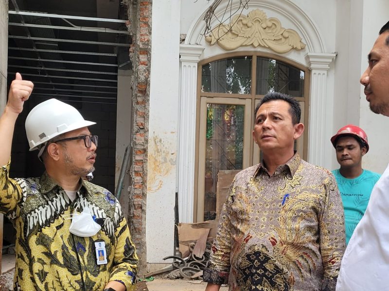 Gubernur Kepulauan Riau H. Ansar Ahmad meninjau langsung progres renovasi Kantor Badan Penghubung Kepri untuk menjadi rumah singgah di Jakarta. Foto: Diskominfo Kepri