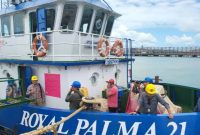 Jampidsus ditemani tim dari Kejari Batam melihat aset milik PT Duta Palma Group yang disita. Foto: ANTARA