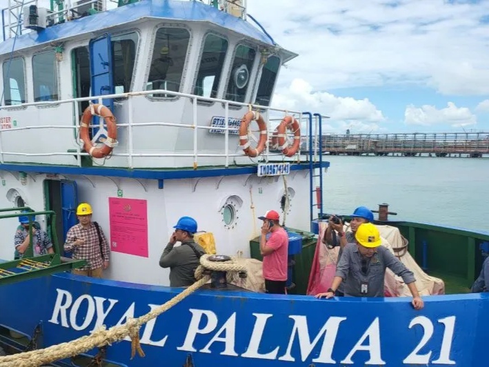 Jampidsus ditemani tim dari Kejari Batam melihat aset milik PT Duta Palma Group yang disita. Foto: ANTARA