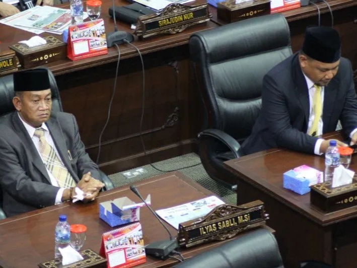 Dua anggota DPRD Provinsi Kepulauan Riau (Kepri) periode 2019-2024 Ilyas Sabli dan Hadi Chandra jadi tahanan kota akibat terlibat kasus korupsi. Foto: ANTARA/Ogen