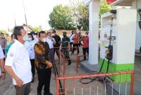 Menteri KP Trenggono saat mengecek ketersediaan bahan bakar minyak (BBM) bersubsidi untuk para nelayan di TPI Tawang, Kabupaten Kendal, Jawa Tengah, Minggu (11/9/2022). Foto: Istimewa 