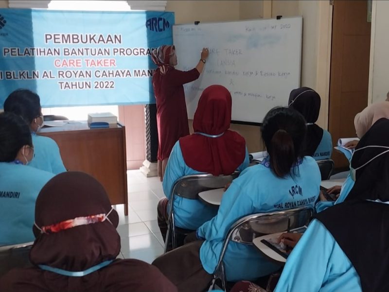 Royyan Cahaya Mandiri Bersama Disnaker Kabupaten Sukabumi Buka Pelaksanaan Pelatihan Bantuan Program Caretaker Bagi CPMI. Foto: Istimewa 