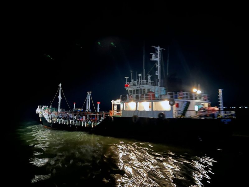 Operasi Patroli Laut Jaring Sriwijaya, Bea Cukai Batam Tangkap Kapal Tanker Bermuatan Minyak Solar Ilegal. Foto: Humas BC Batam
