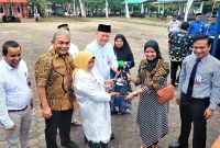 Disaksikan Direktur Utama BRK Syariah, Wako Rahma Kembali Serahkan Bantuan CSR ke 44 Pelaku Usaha. Foto: Istimewa