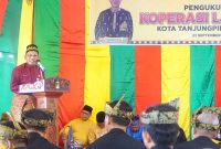 Ketua Lembaga Adat Melayu (LAM) Kepulauan Riau Kota Tanjungpinang Juramadi Esram mengukuhkan pengurus Koperasi LAM Sejahtera masa khidmat 2022-2027, di Sekretariat LAM Kepri Kota Tanjungpinang, Jumat (23/9/2022). Foto: Istimewa
