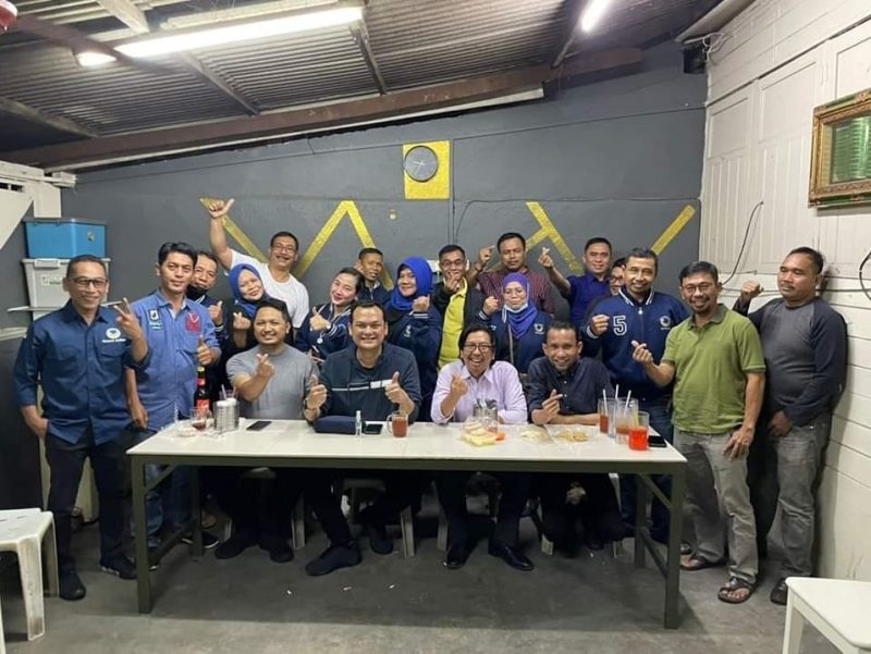 Pengurus Partai NasDem Malaysia saat temu ramah dengan anggota DPR RI fraksi NasDem Martin Manurung dan Rian Firmansyah beberapa waktu yang lalu. Foto : Istimewa 