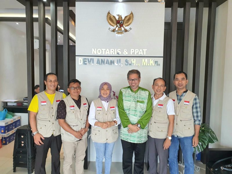 Team Allhastag Singapore Indonesia di kantor Notaris & PPAT Devi Ananji , S.H., M.Mkn, Batam Center, Kota Batam, pada Kamis 6 Oktober 2022. Foto: Istimewa 