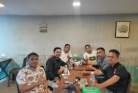 Panitia pelantikan IKROHIL Kota Batam gelar rapat finalisasi di Sugar Cafe, Mega Legenda, Batam Center, Kota Batam, Jumat 28 Oktober 2022 malam. Foto: Dok. Panitia untuk INIKEPRI.COM