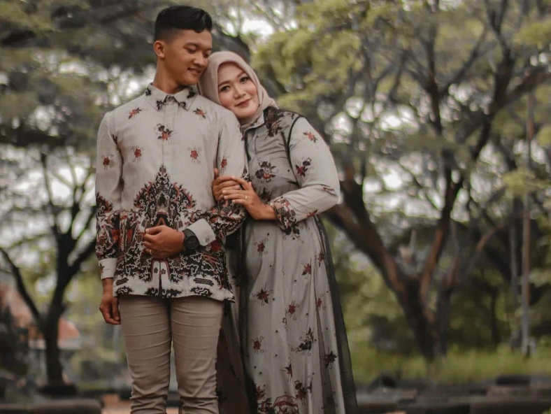 Sigit dan istrinya. Foto: FAJAR