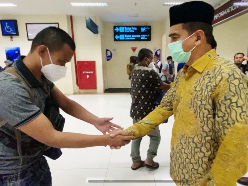 Pemerintah melalui satuan kerja nya Dinas Sosial Aceh berhasil memulangkan 14 orang Pekerja Migran Indonesia (PMI) asal Aceh yang sebelumnya sempat bermasalah hukum di Malaysia. Foto: Istimewa
