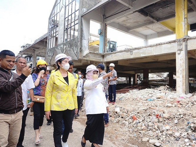 Wali Kota Tanjungpinang Rahma melakukan peninjauan progres pembangunan pasar baru Tanjungpinang bersama Anggota Komisi V DPR RI Dapil Provinsi Kepri, Cen Sui Lan, BPPW Kepri. Foto: Kominfo Tanjungpinang 