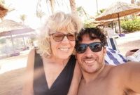 Iris Jones menikahi berondong asal Mesir yang lebih muda 46 tahun bernama Mohamed Ahmed Ibrahim. Foto: Istimewa 