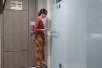 Kebaya merah jadi trending topic, warganet ramai-ramai cari link video syur. Foto: Tangkapan Layar 