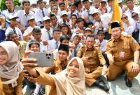 Gubernur Kepri H. Ansar Ahmad saat mengunjungi SMKN 7 Batam. Foto: Diskominfo Kepri 