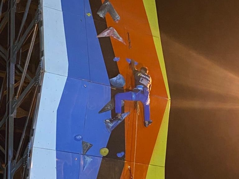 Atlet panjat tebing di PORPROV Kepri V di Kabupaten Bintan. Foto: INIKEPRI.COM 