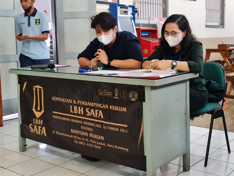 LBH SAFA bekerjasama dengan Rutan Kelas I Bandung menyelenggarakan penyuluhan dan konsultasi hukum gratis bagi para tahanan di Aula Kunjungan Rumah Tahanan Negara Kelas I Bandung di Jalan Jakarta, Jumat, 25 November 2022. Dok: LBH SAFA untuk INIKEPRI.COM 