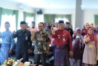 Wakil Wali Kota Tanjungpinang Endang Abdullah, buka kegiatan sosialisasi pendampingan 3 bulan pra nikah bagi calon pengantin (catin), di aula Puskesmas Tanjungpinang, Kepri, Jumat (25/11/2022). Foto: Kominfo Tanjungpinang 
