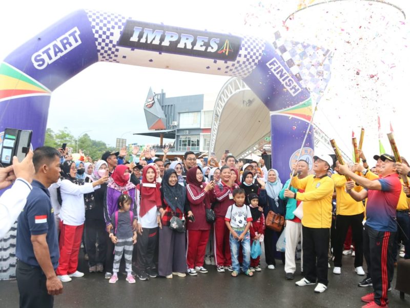 Gubernur Ansar Lepas Jalan Santai di Parkiran KBC Batam Center. Foto: Diskominfo Kepri